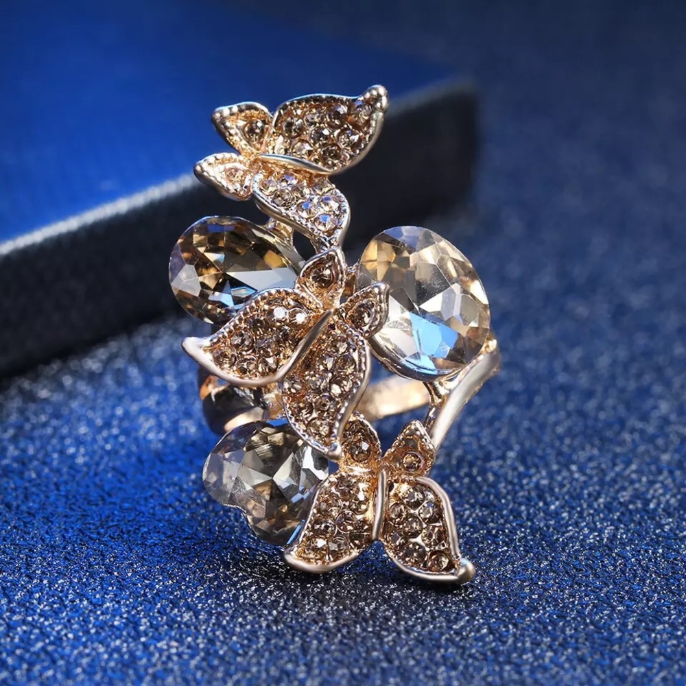 Luxury cocktail ring Sz 7